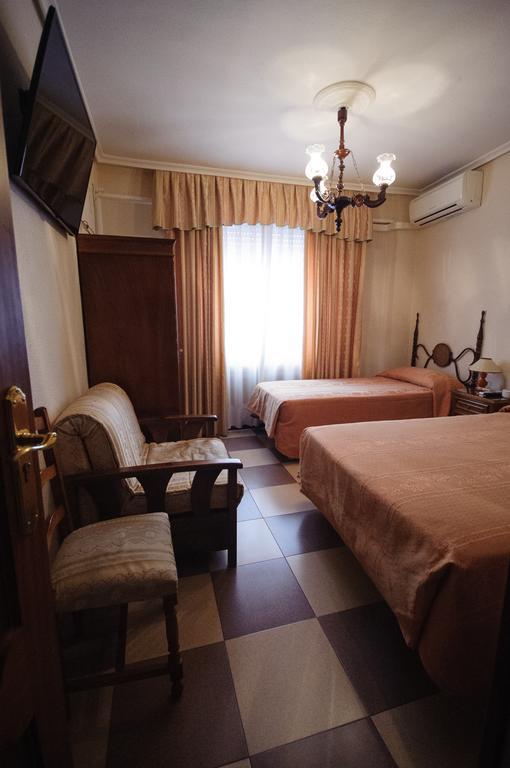 Hostal Restaurante La Trucha Бенавенте Экстерьер фото