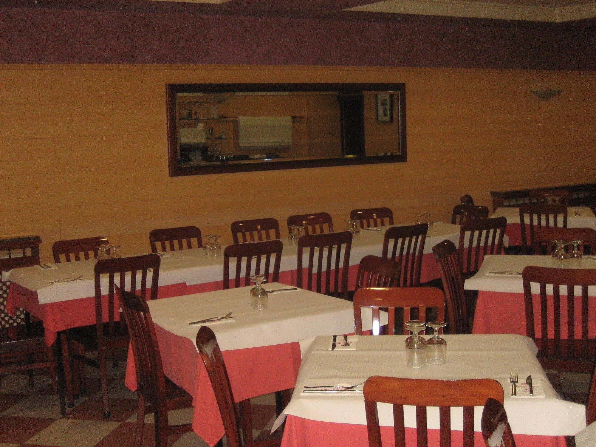 Hostal Restaurante La Trucha Бенавенте Экстерьер фото